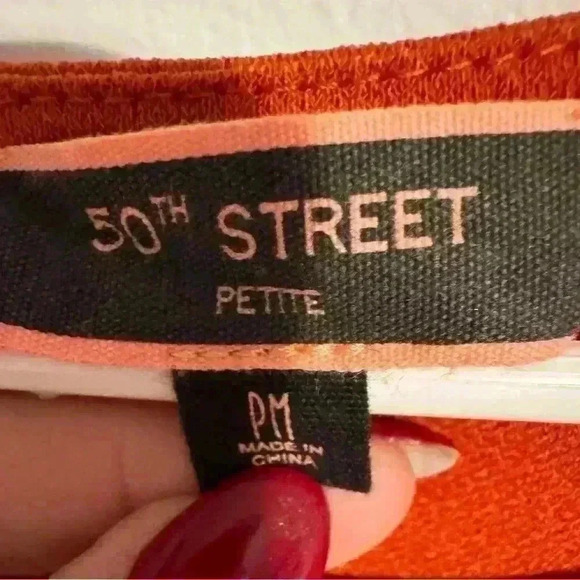 Women’s 50th street size M petite orange with button detail NWOT - Picture 2 of 4